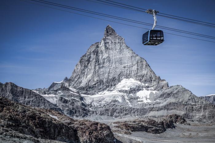 Fényűző Svájc legmagasabban közlekedő kabinos felvonója